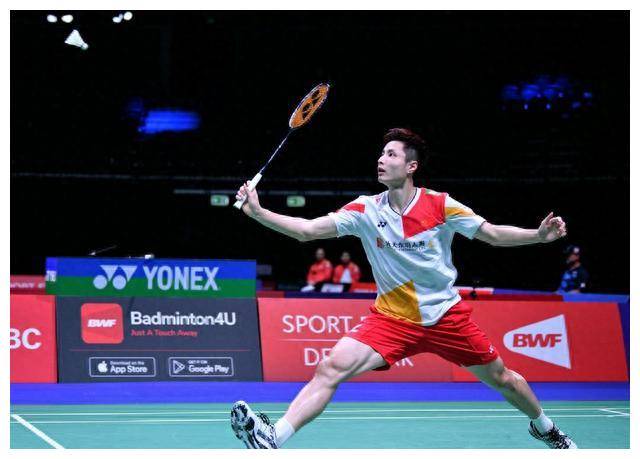 队的表现引 队的表现引